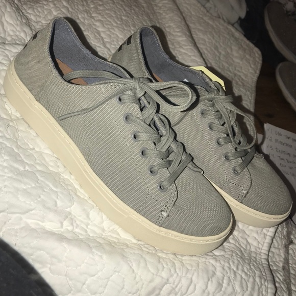 NWT TOMS Lenox canvas sneaker - Picture 2 of 6